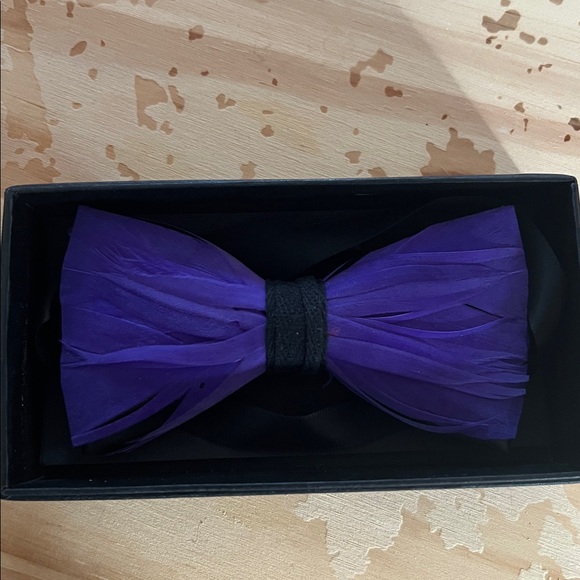 Spring collection feather bow tie - Picture 1 of 4